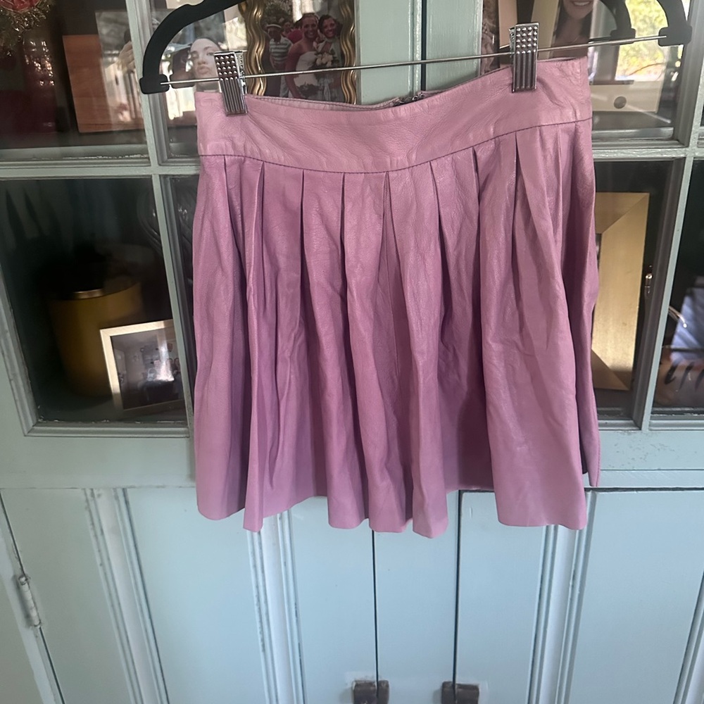 Alice + Olivia size 4 pleated lamb skin lilac skirt